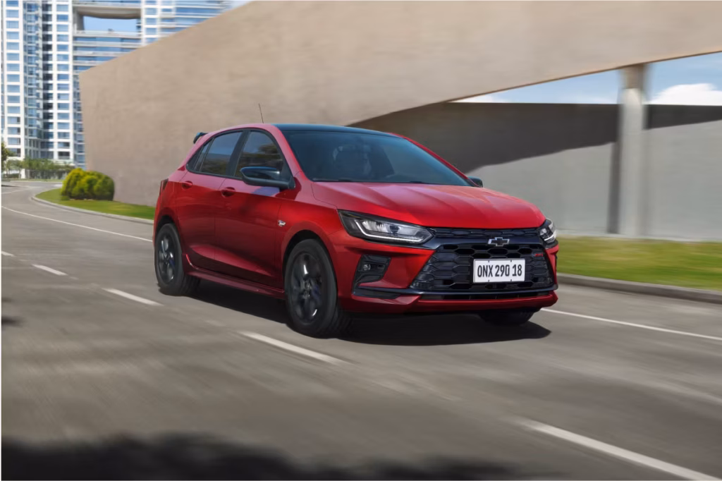 Carro onix econômico e barato em movimento